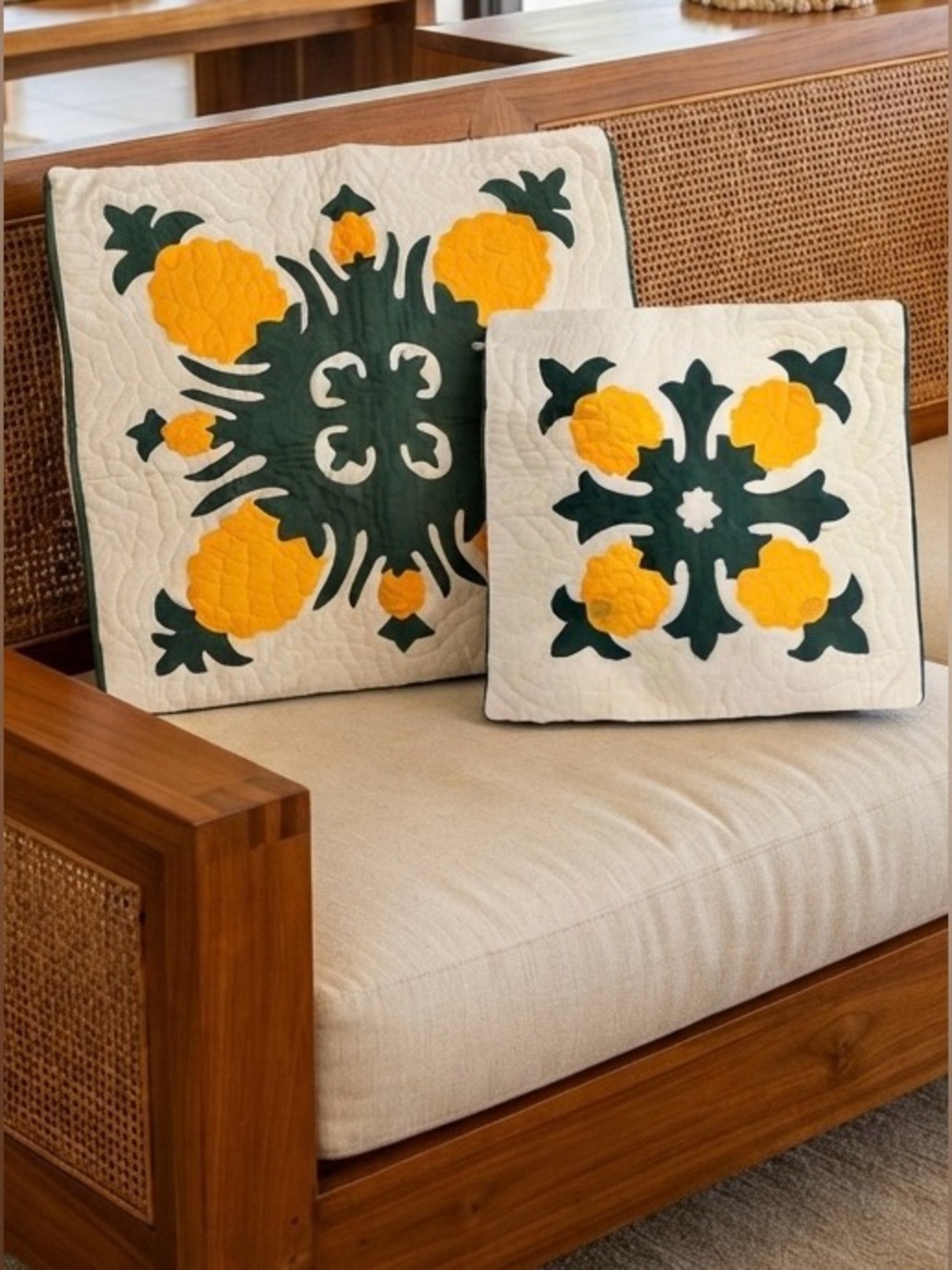 Set of 2 🍍 Vintage Hawaiian Quilt Pineapple Pattern Pillow Shams 16” & 12”